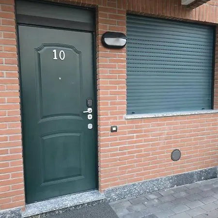 App 10 - Splendido Giardino, Parcheggio * مونزا